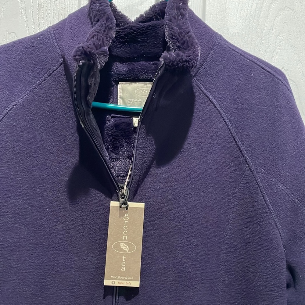 NWT women’s purple Green tea XL faux fur lined jacket with pockets.